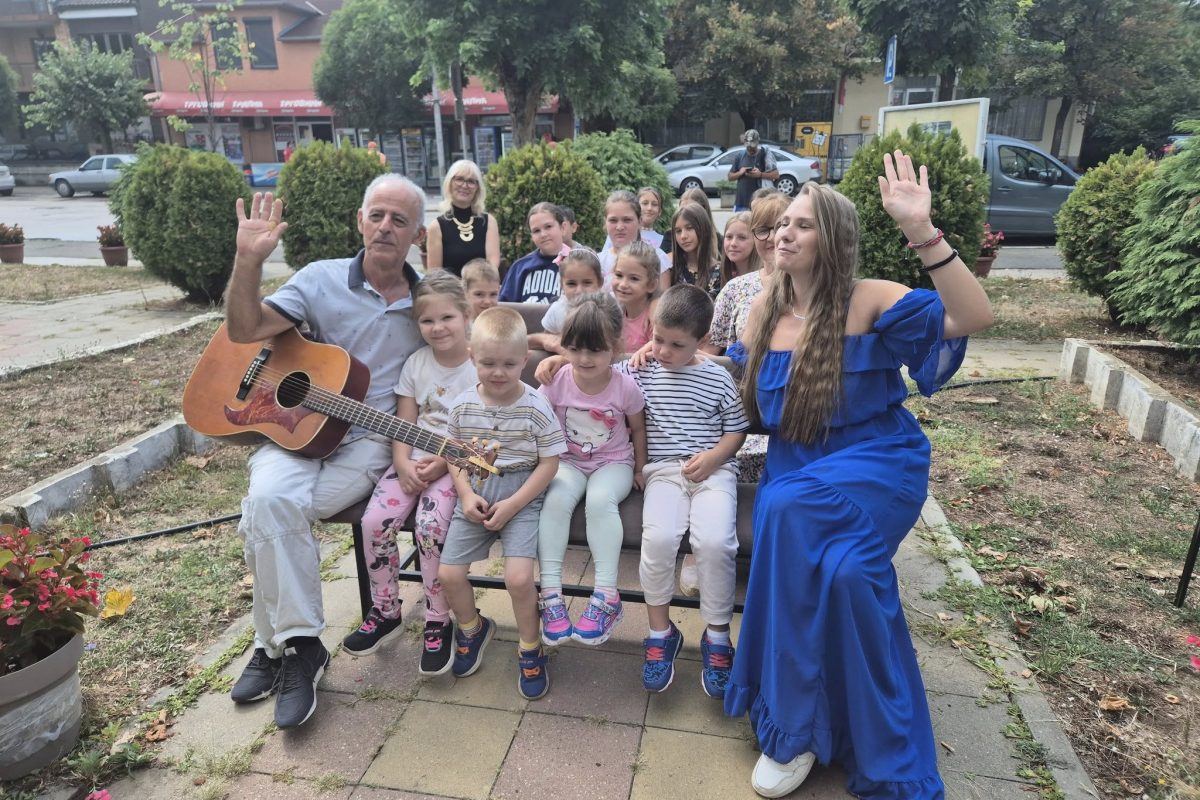 Песничка чаролија на Данима шљиве у Блацу: Народна библиотека “Рака Драинац” угостила Ану Бабић, младу песникињу из Крушевца
